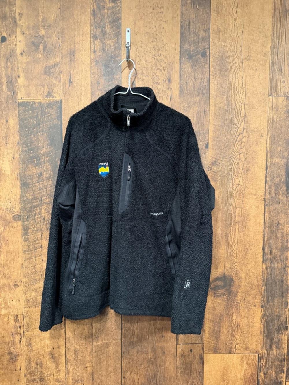 Patagonia R1   Black Full-Zip Fleece Jacket